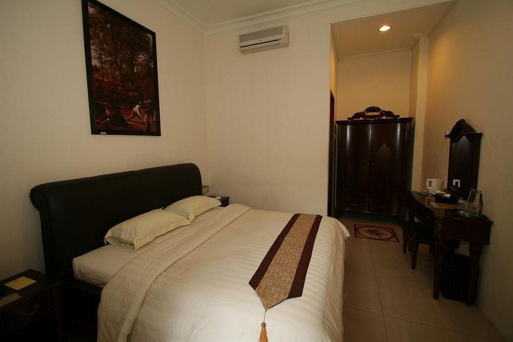 The Grand Palace Hotel Malang Exterior foto