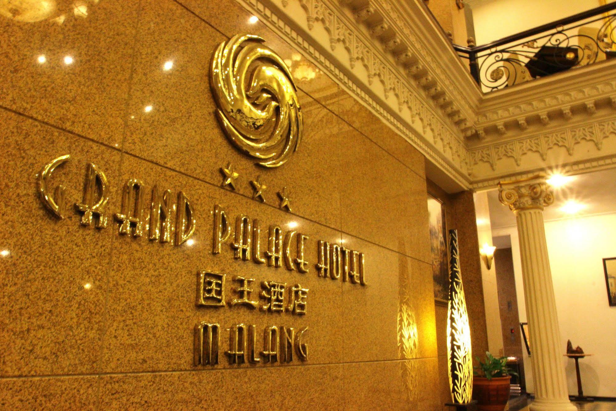 The Grand Palace Hotel Malang Exterior foto